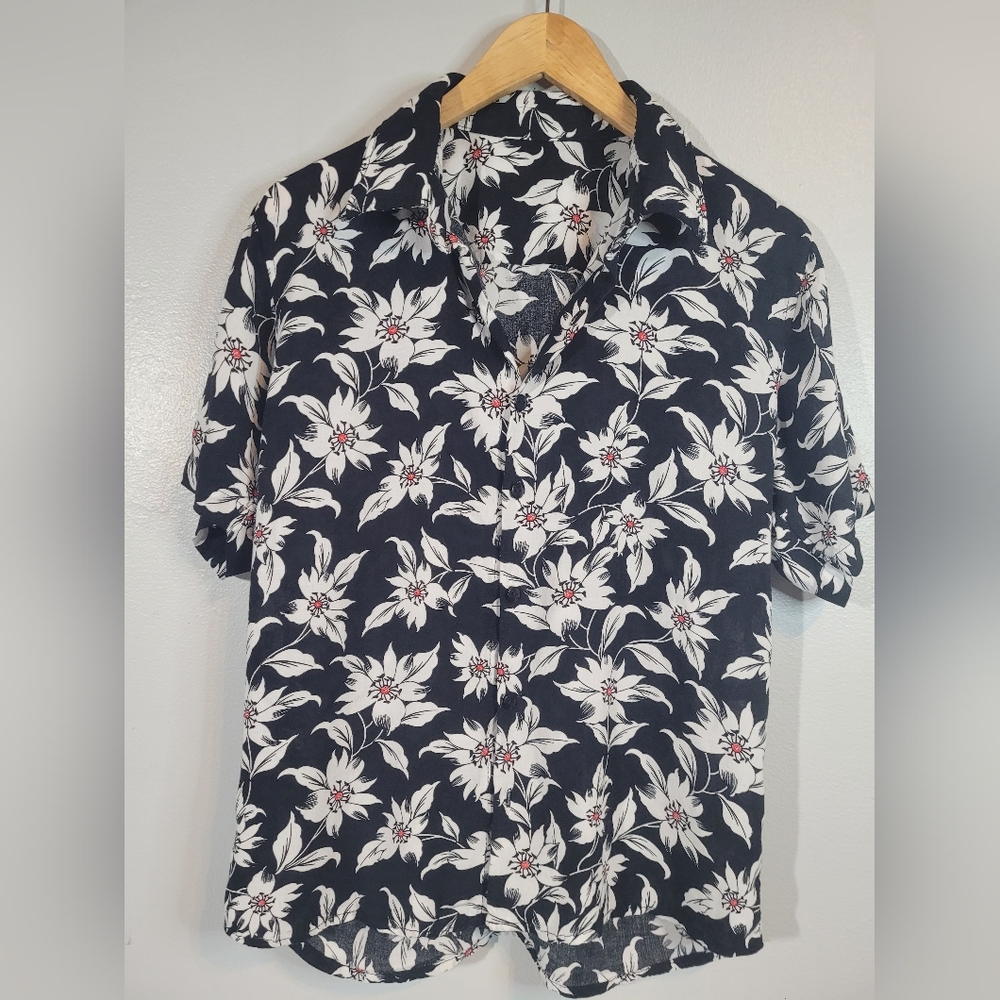 Floral Black and White Men's Shirt. Size S.